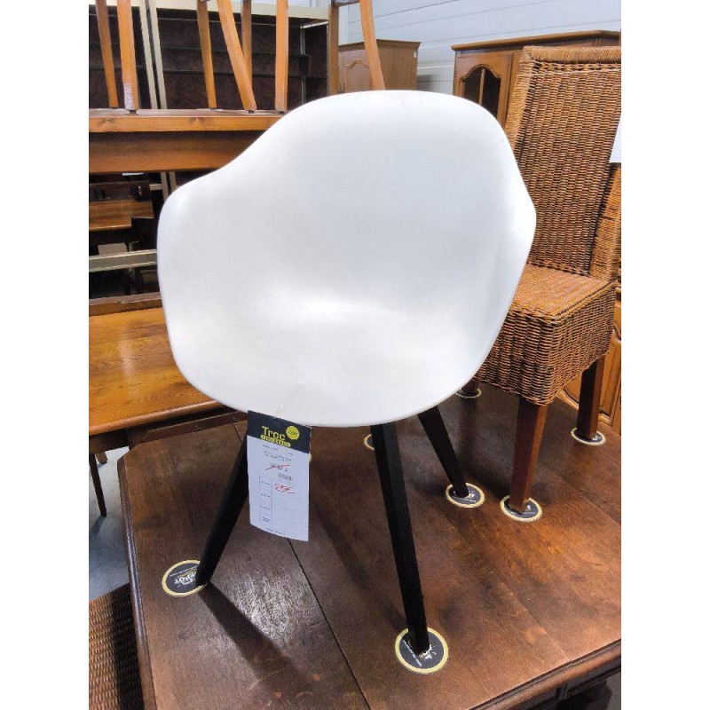 FAUTEUIL COQUE BLANCHE BO CONCEPT L UNITE